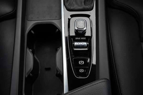 2021 Volvo XC60 T5 Momentum