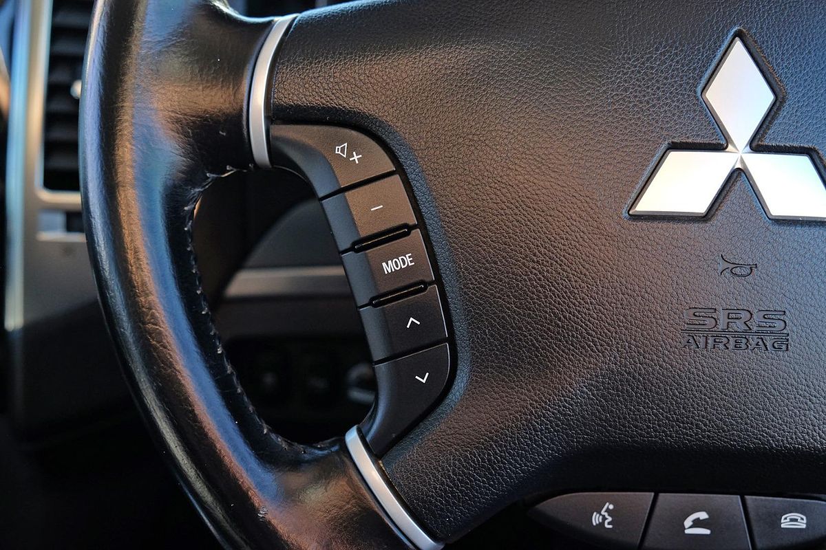 2016 Mitsubishi Pajero GLS NX