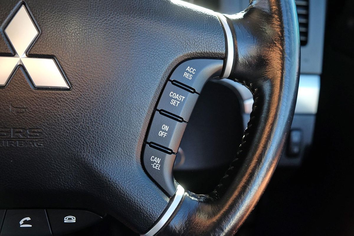 2016 Mitsubishi Pajero GLS NX
