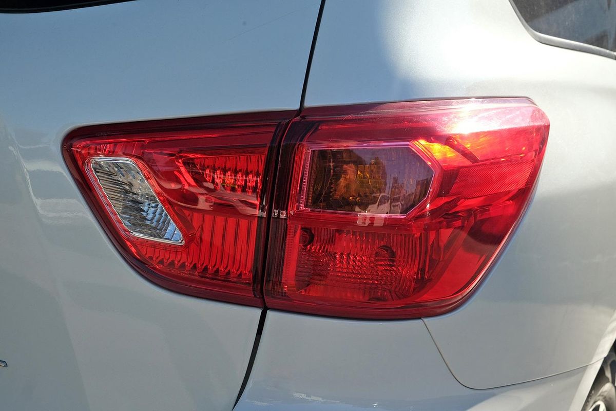 2017 Nissan Pathfinder ST R52 Series II