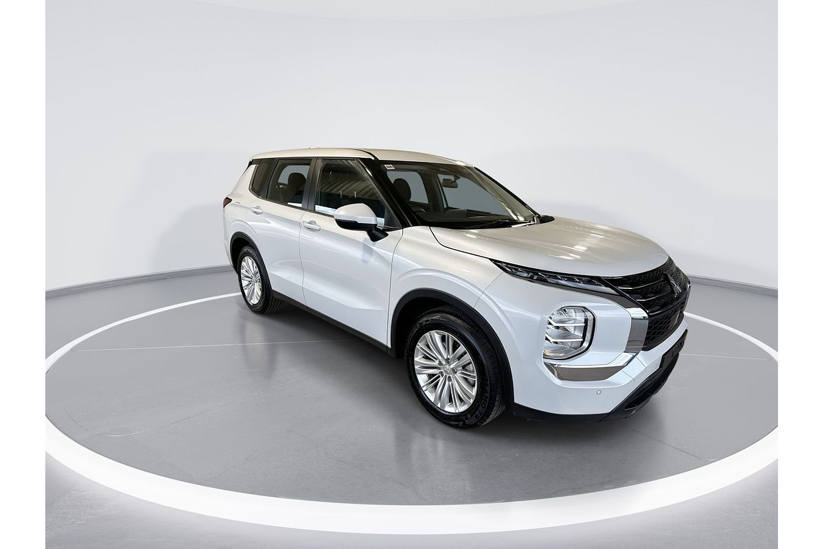 2023 Mitsubishi Outlander ES ZM