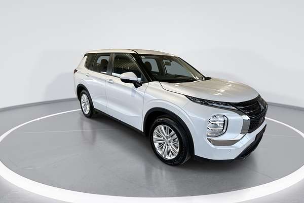 2023 Mitsubishi Outlander ES ZM