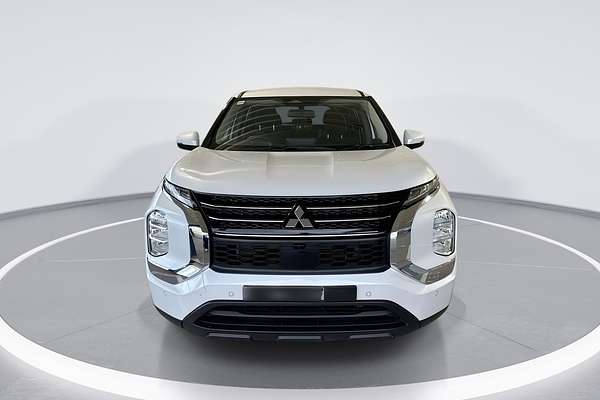 2023 Mitsubishi Outlander ES ZM