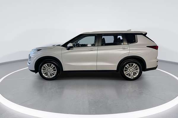 2023 Mitsubishi Outlander ES ZM