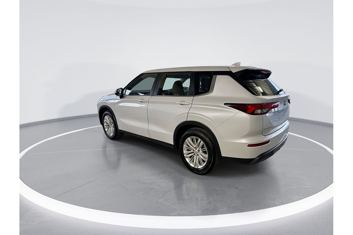 2023 Mitsubishi Outlander ES ZM