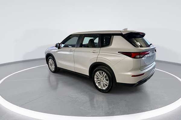 2023 Mitsubishi Outlander ES ZM