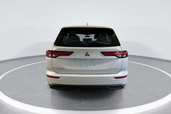 2023 Mitsubishi Outlander ES ZM