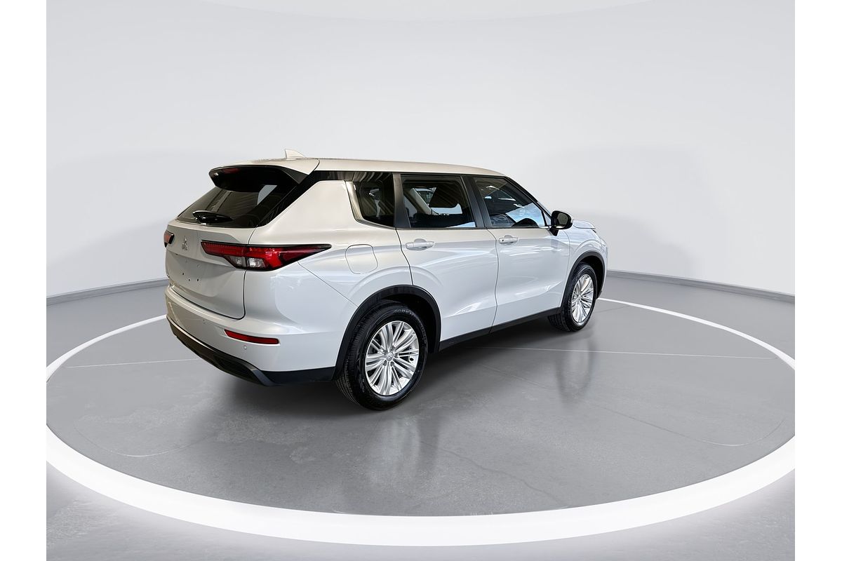2023 Mitsubishi Outlander ES ZM