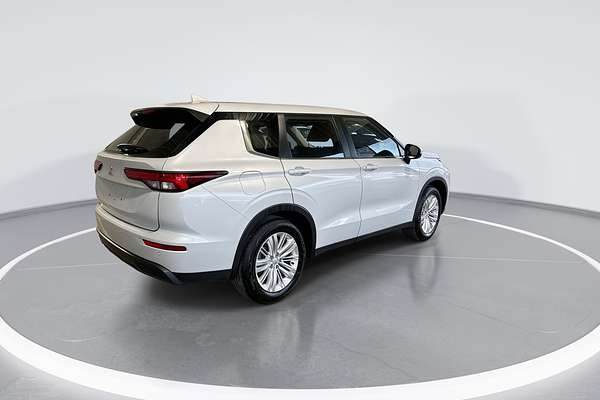 2023 Mitsubishi Outlander ES ZM