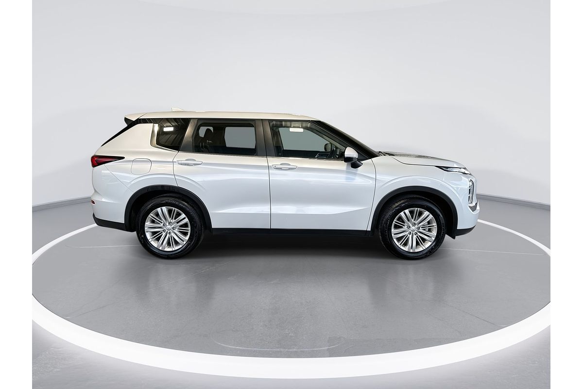 2023 Mitsubishi Outlander ES ZM