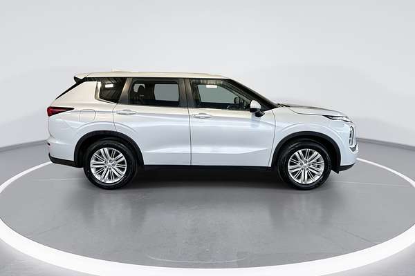 2023 Mitsubishi Outlander ES ZM