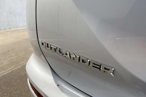 2023 Mitsubishi Outlander ES ZM