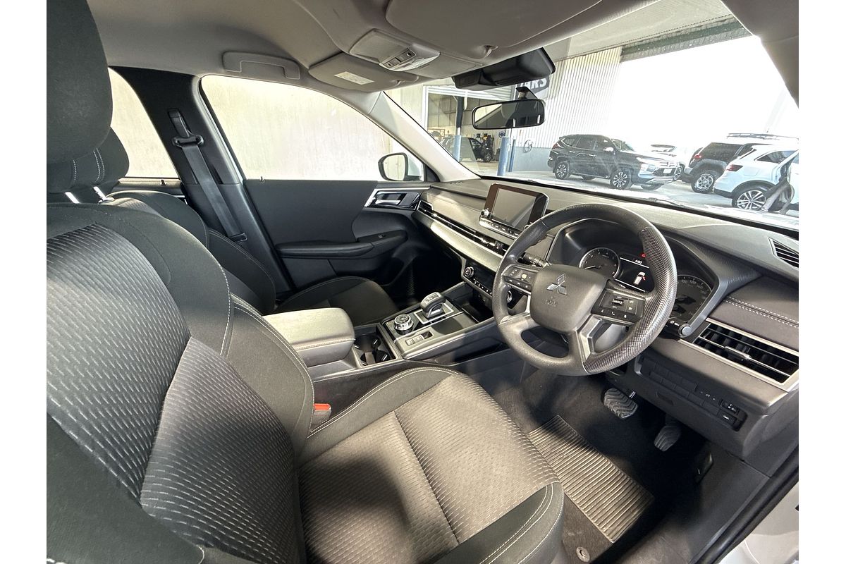 2023 Mitsubishi Outlander ES ZM
