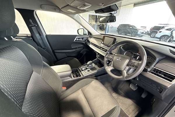 2023 Mitsubishi Outlander ES ZM