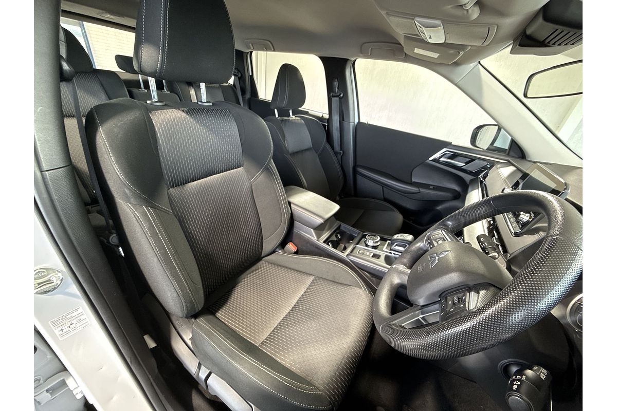 2023 Mitsubishi Outlander ES ZM