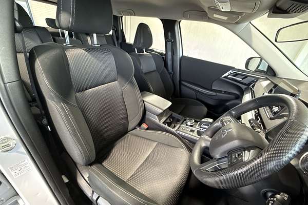 2023 Mitsubishi Outlander ES ZM