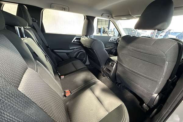 2023 Mitsubishi Outlander ES ZM
