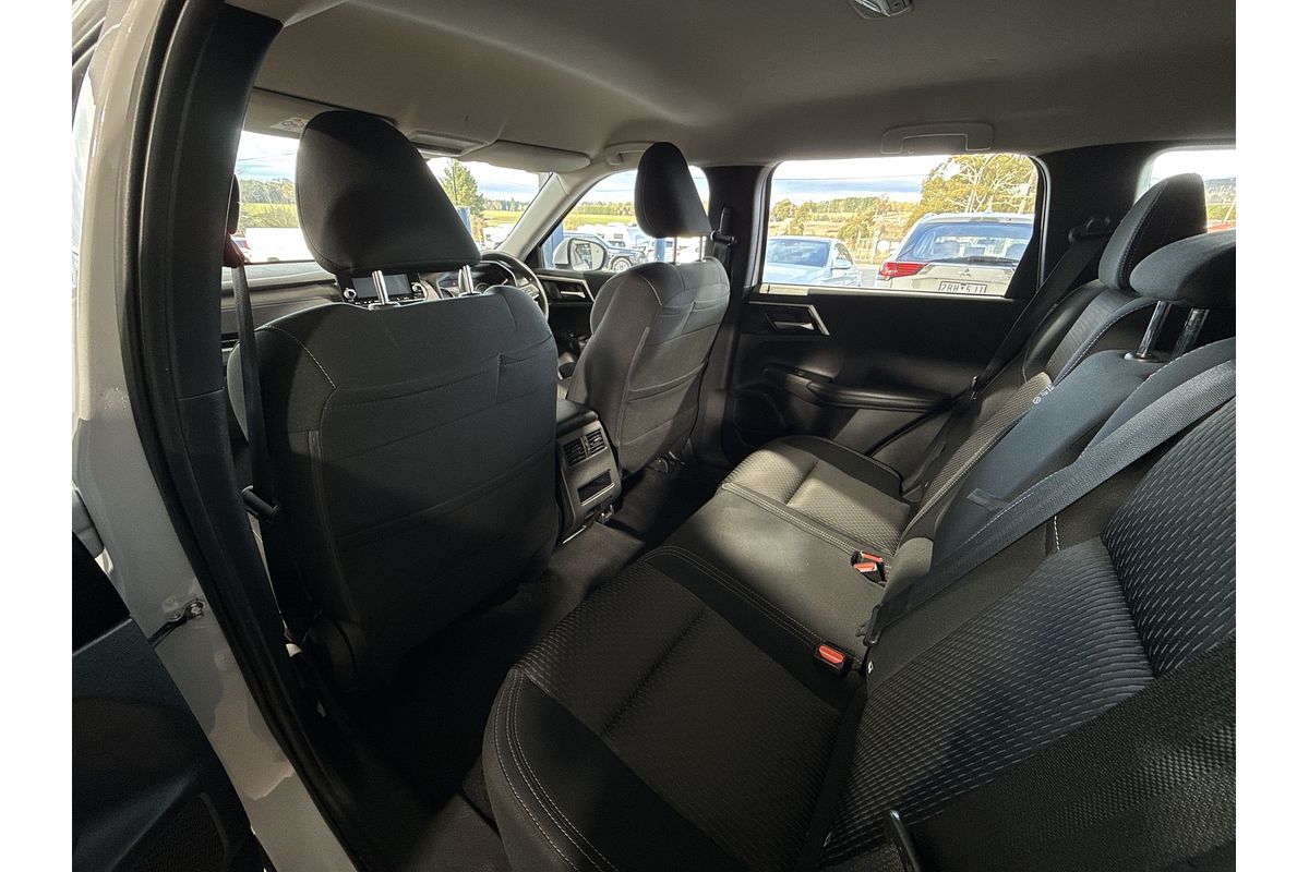 2023 Mitsubishi Outlander ES ZM