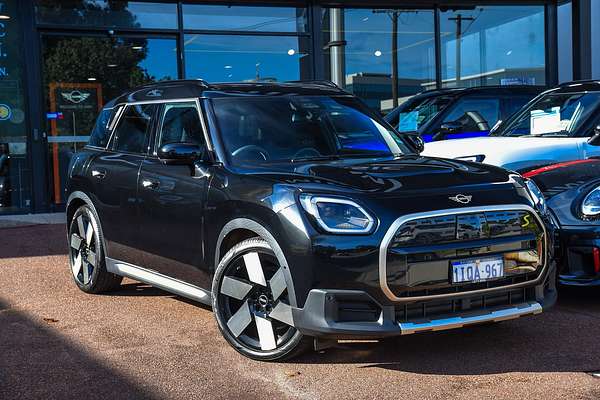 2024 MINI Countryman SE Favoured U25