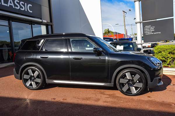 2024 MINI Countryman SE Favoured U25