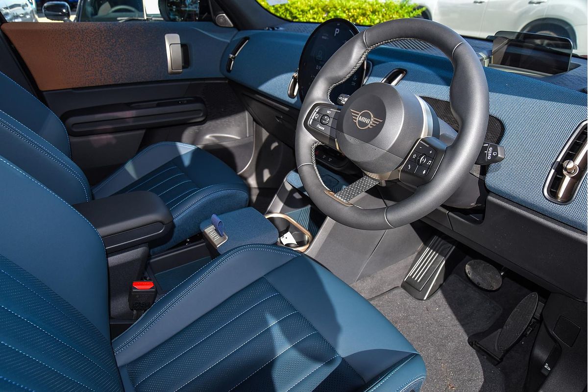 2024 MINI Countryman SE Favoured U25