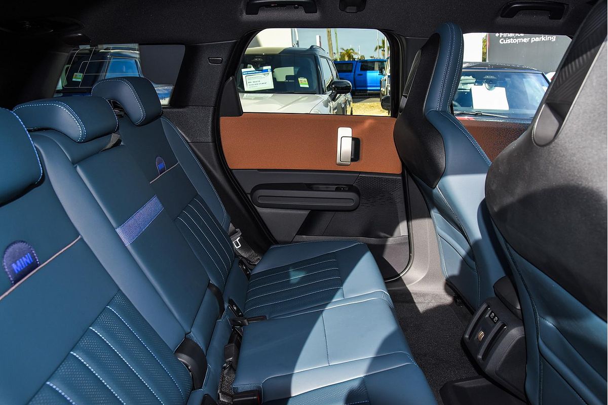 2024 MINI Countryman SE Favoured U25