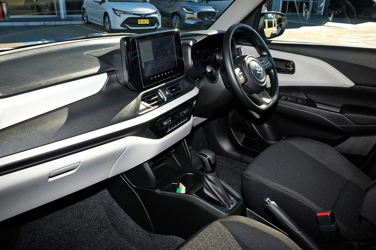 2025 Suzuki Swift Hybrid UZ
