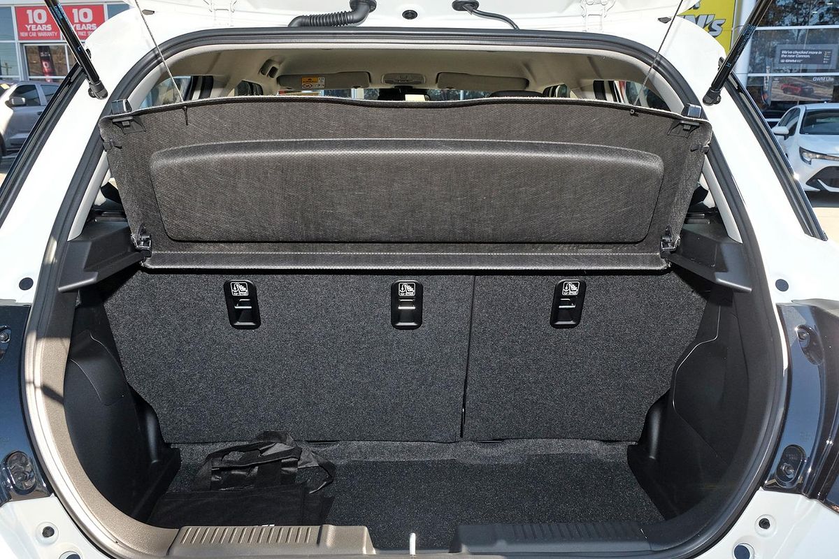 2025 Suzuki Swift Hybrid UZ