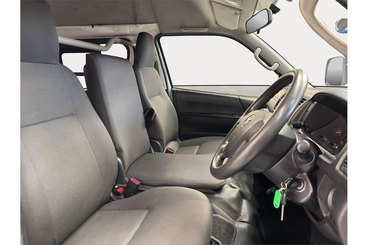 2017 Toyota Hiace DX 4WD