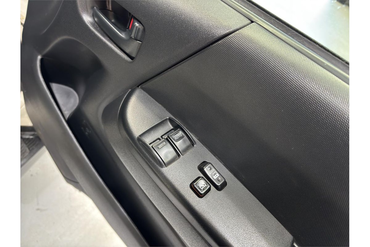 2017 Toyota Hiace DX 4WD