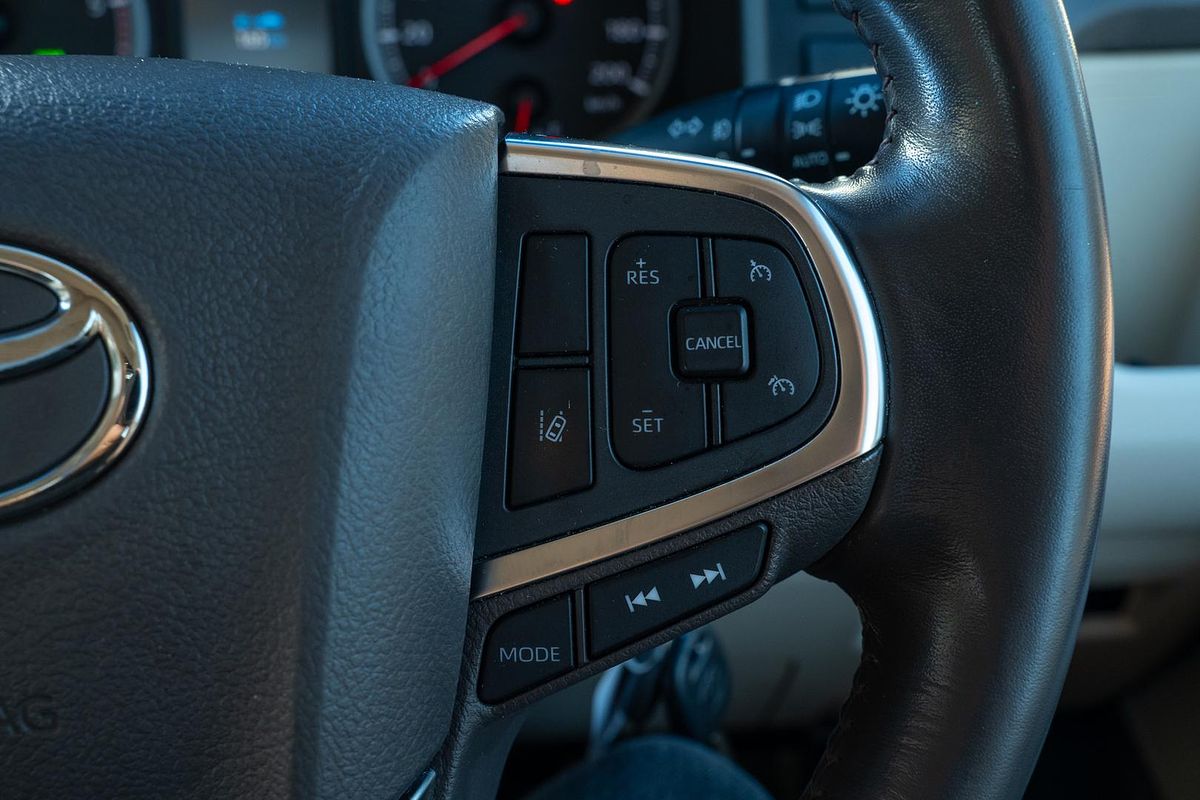 2020 Toyota Hiace Commuter GL GDH322R