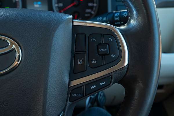 2020 Toyota Hiace Commuter GL GDH322R