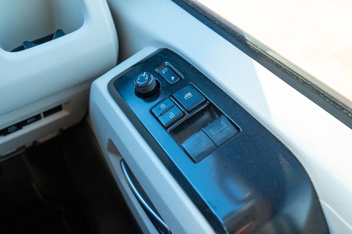 2020 Toyota Hiace Commuter GL GDH322R