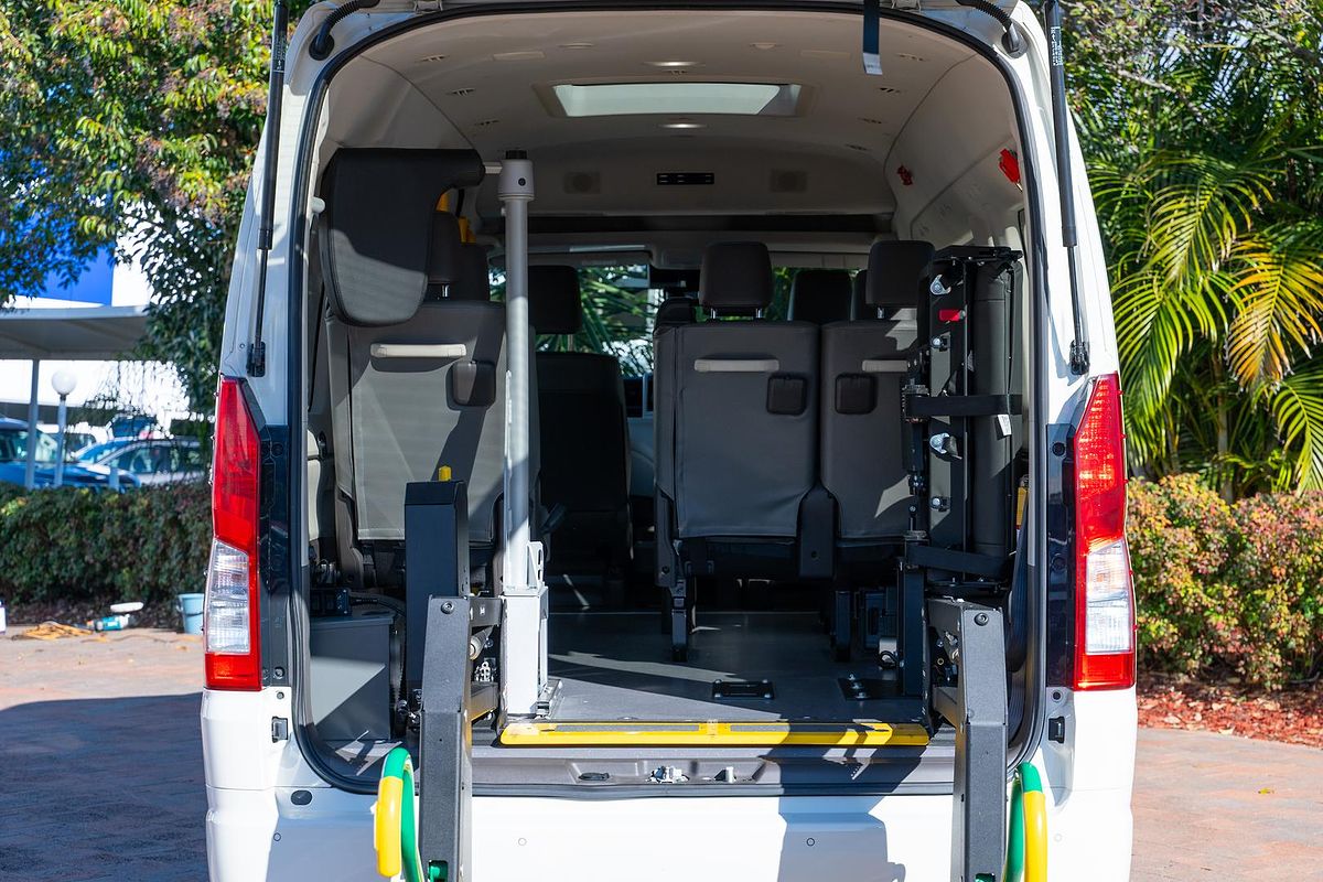 2020 Toyota Hiace Commuter GL GDH322R