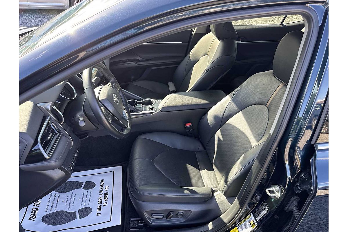 2020 Toyota Camry Hybrid XLE