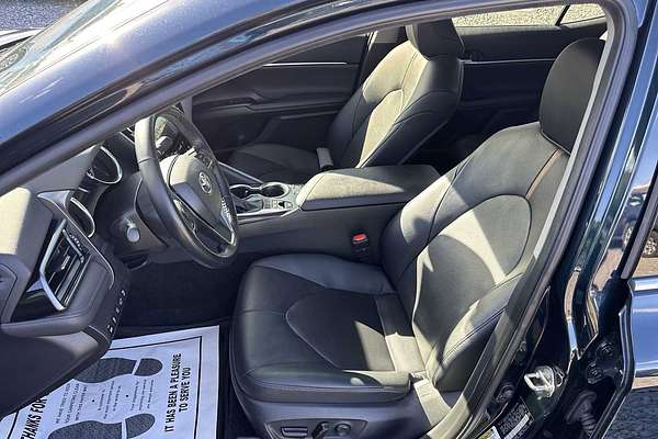 2020 Toyota Camry Hybrid XLE