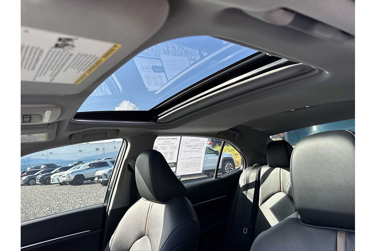 2020 Toyota Camry Hybrid XLE