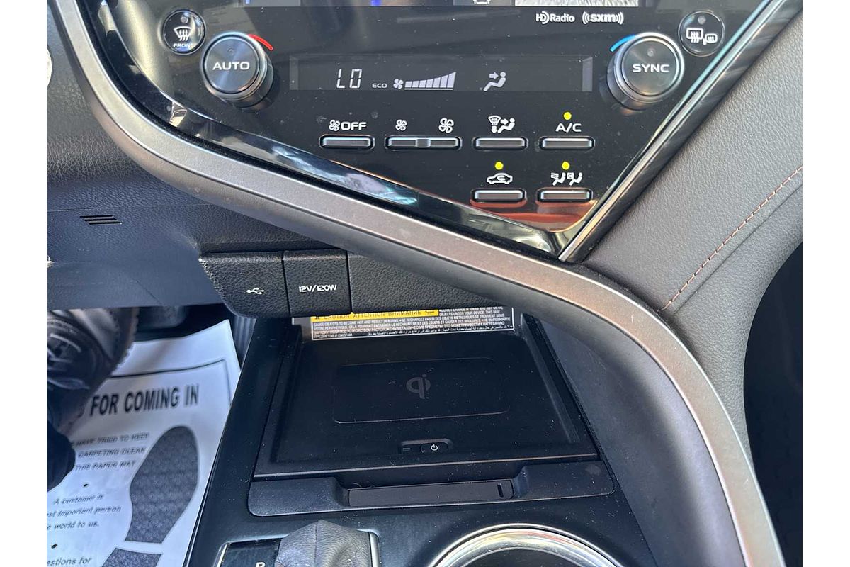 2020 Toyota Camry Hybrid XLE