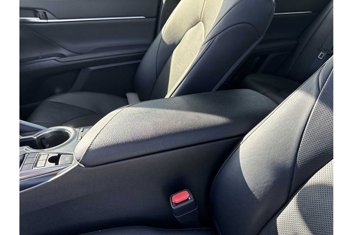 2020 Toyota Camry Hybrid XLE