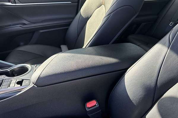 2020 Toyota Camry Hybrid XLE