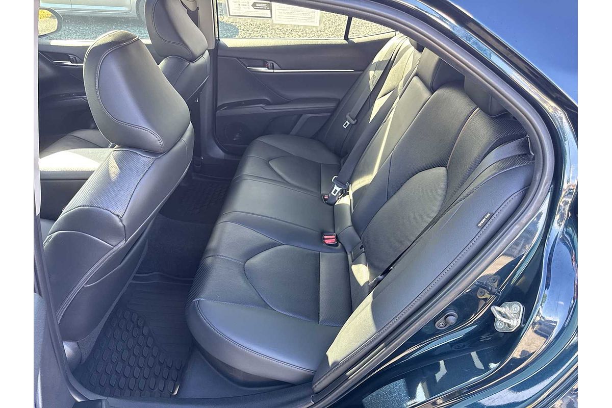 2020 Toyota Camry Hybrid XLE