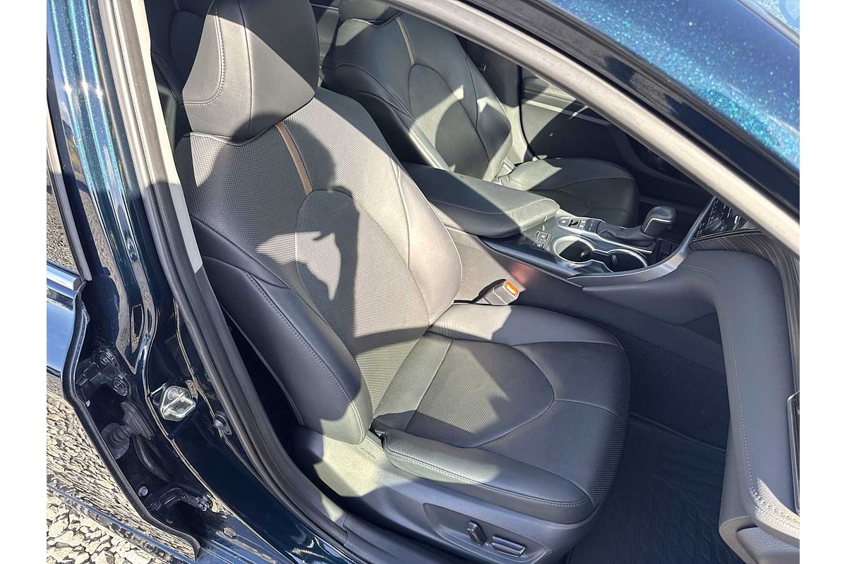 2020 Toyota Camry Hybrid XLE