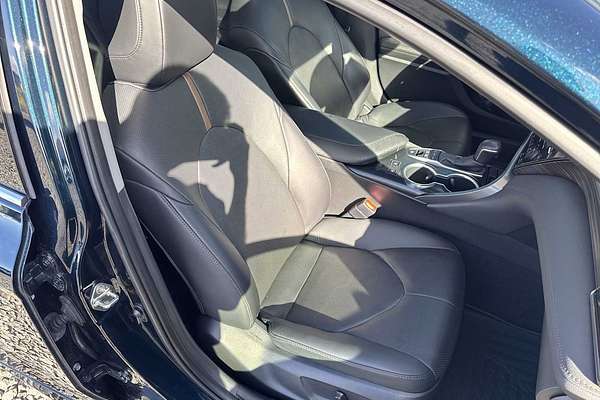 2020 Toyota Camry Hybrid XLE