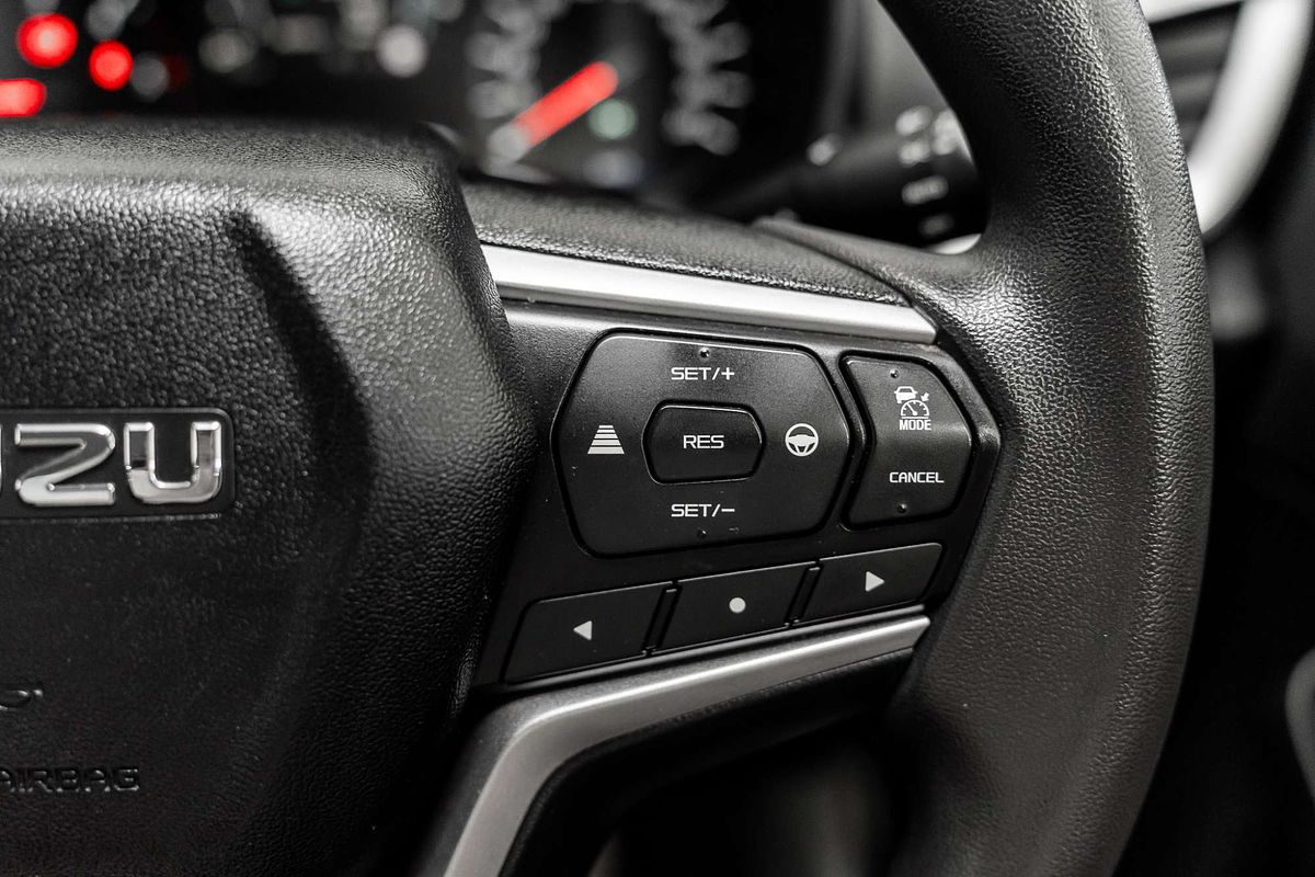 2021 Isuzu MU-X LS-M