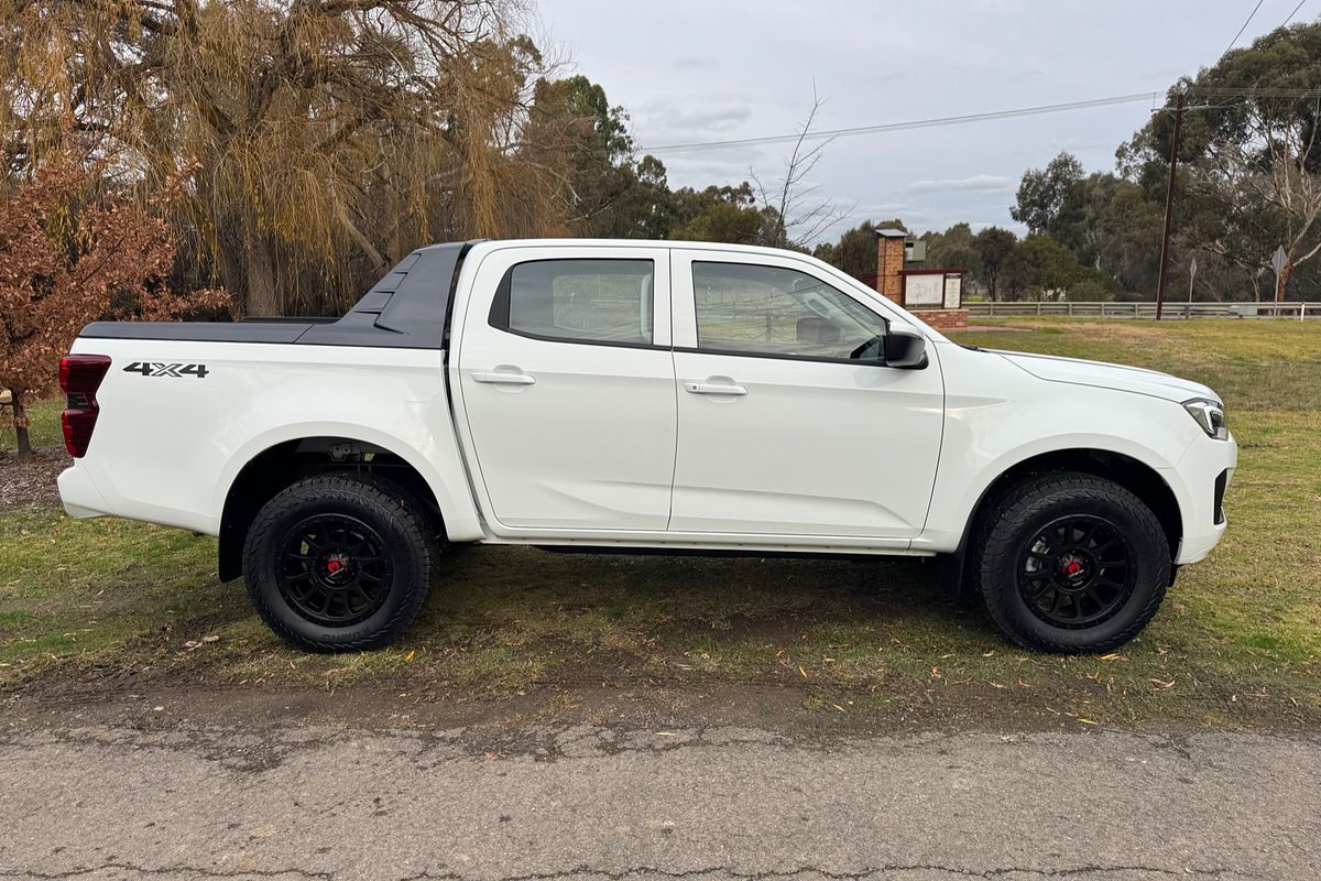 2024 Isuzu D-MAX LS-M  4X4