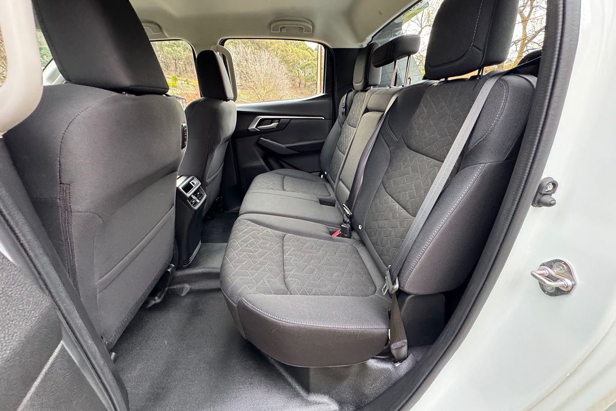 2024 Isuzu D-MAX LS-M  4X4