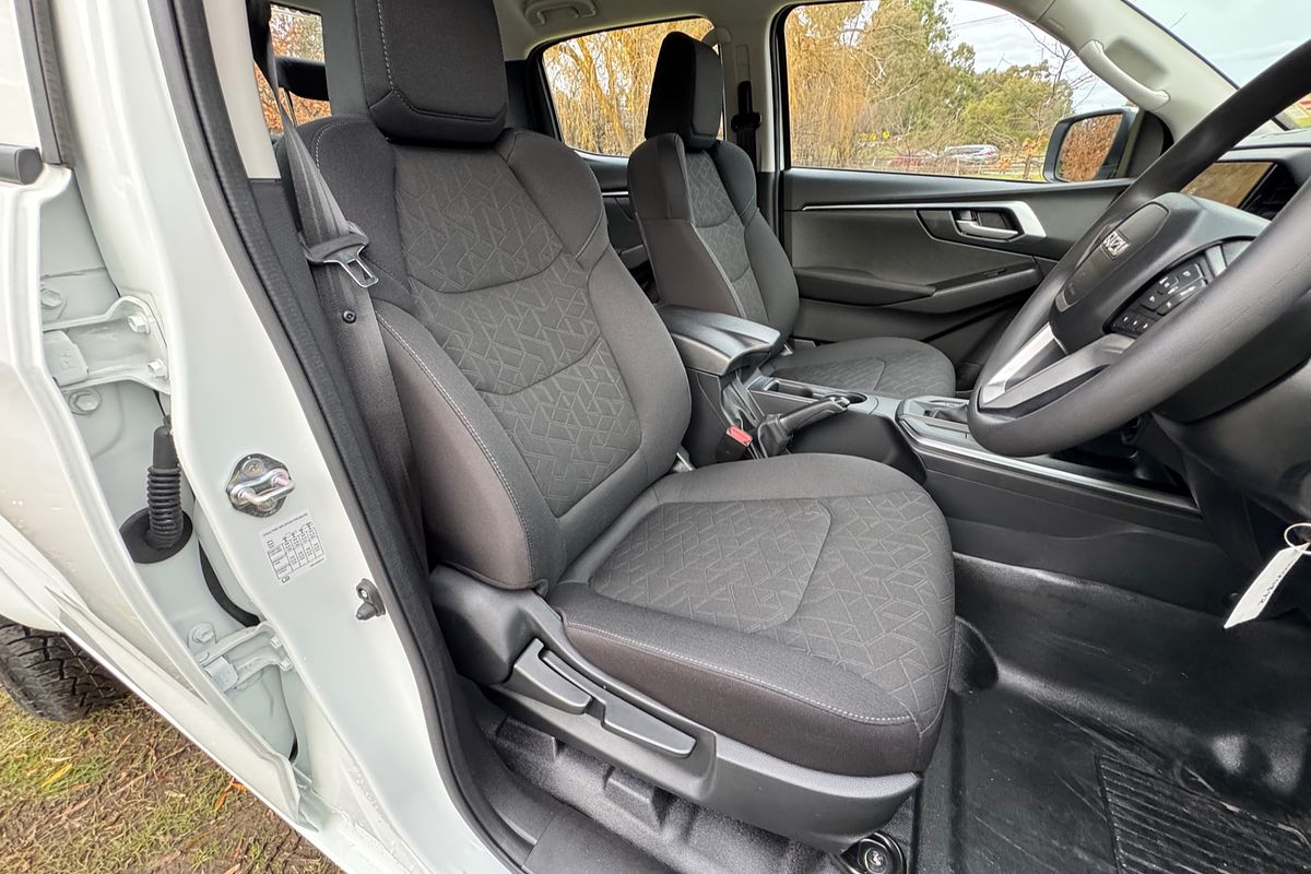 2024 Isuzu D-MAX LS-M  4X4