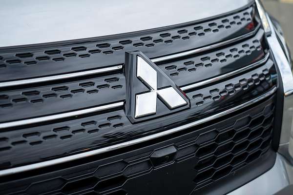 2022 Mitsubishi Outlander ES ZM