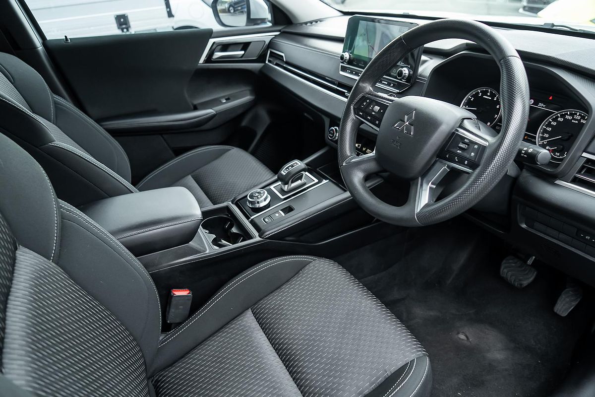 2022 Mitsubishi Outlander ES ZM