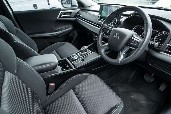 2022 Mitsubishi Outlander ES ZM